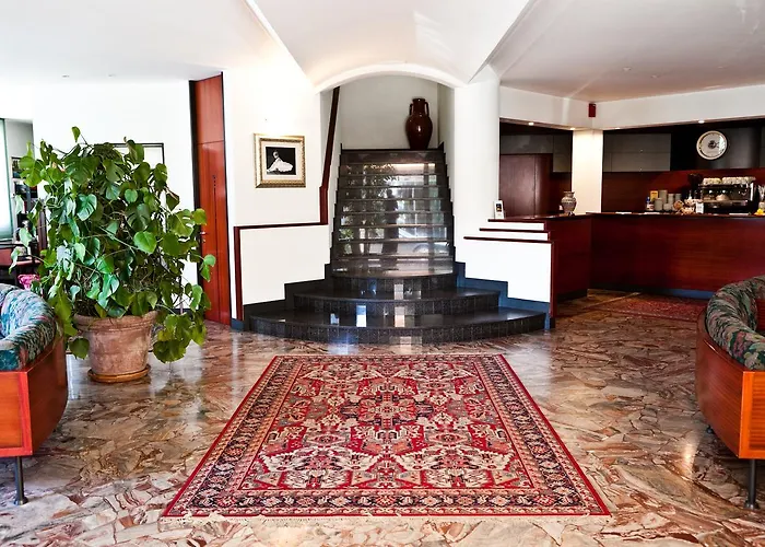 מלון Gabbiano 3*